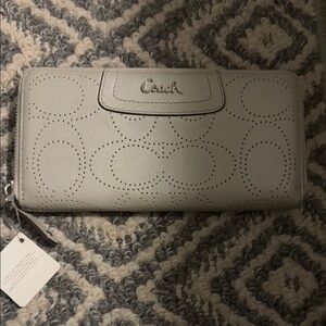 New with tags Coach leather zipper wallet light gray